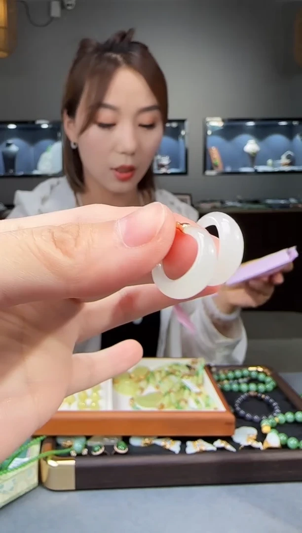 和田玉银S925镶嵌耳饰1