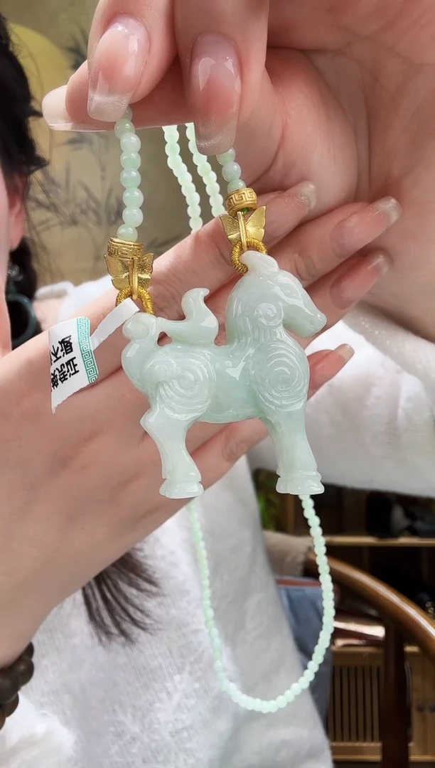 颈饰未镶嵌翡翠吊坠