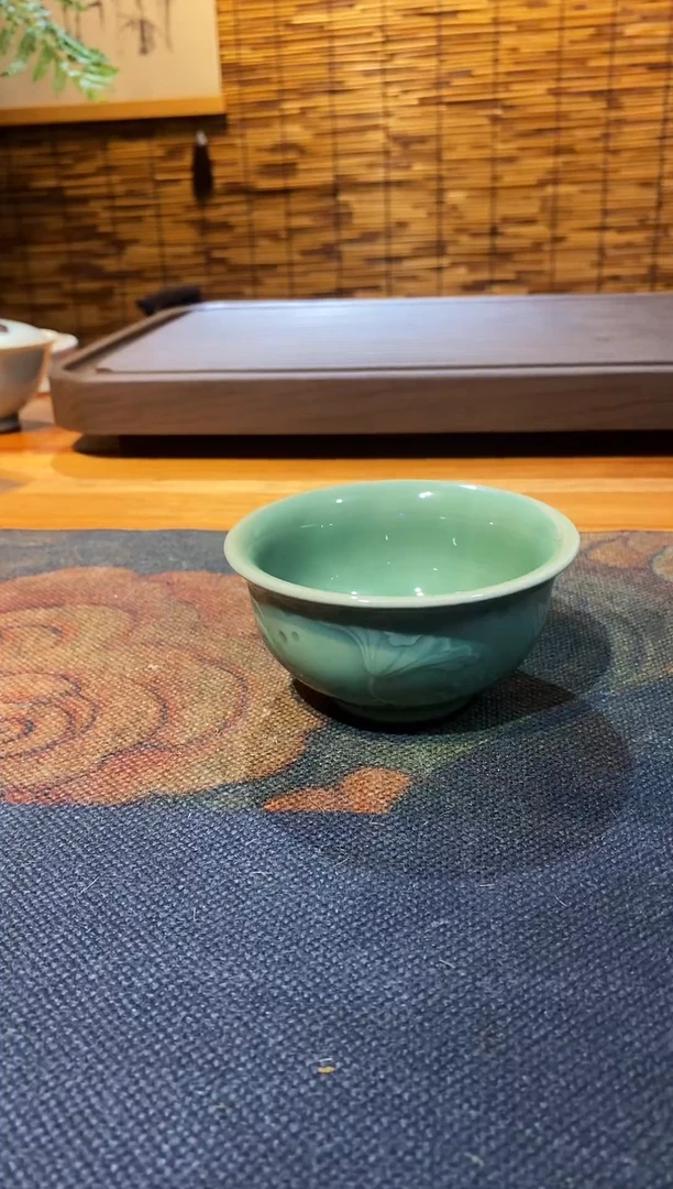 山隐青瓷气烧杯子 鱼藻纹 压手杯   50CC