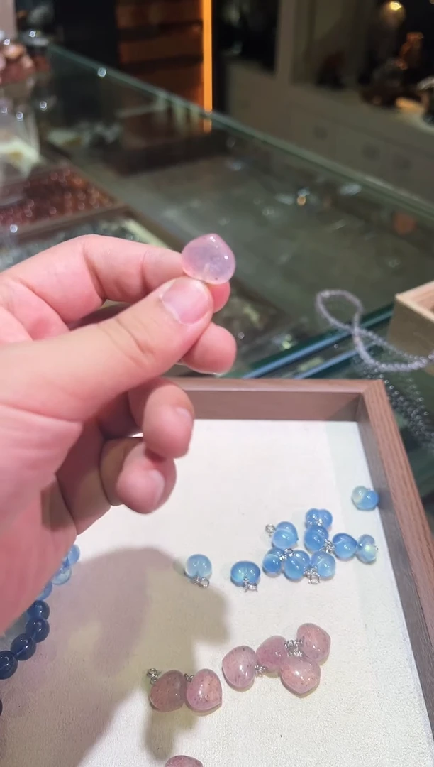 石英质玉手串未镶嵌草莓晶屁桃（多样性发一）