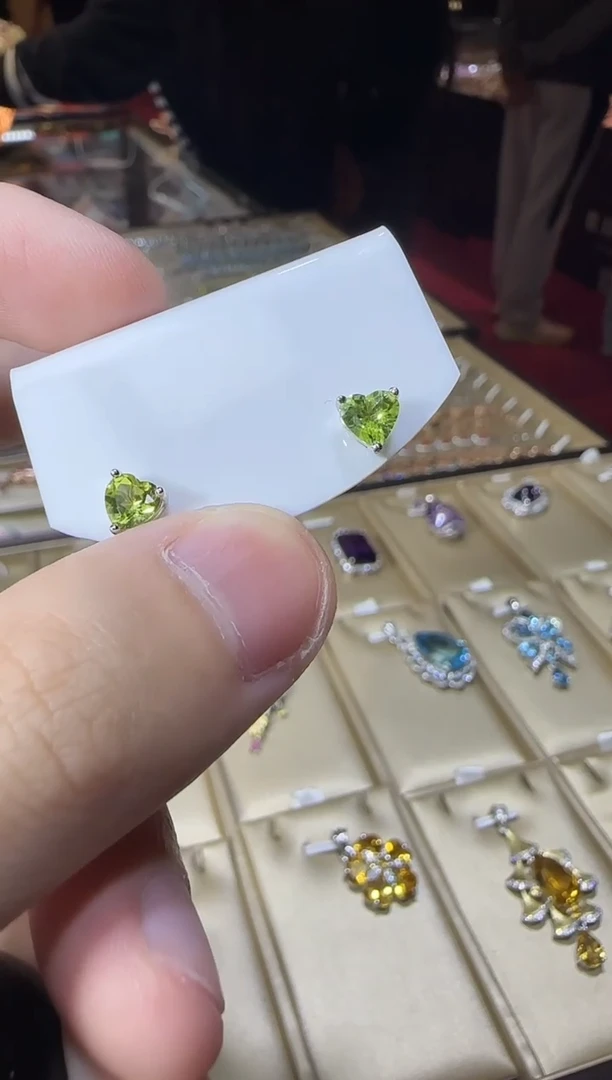 银S925镶嵌耳饰橄榄石耳钉6mm