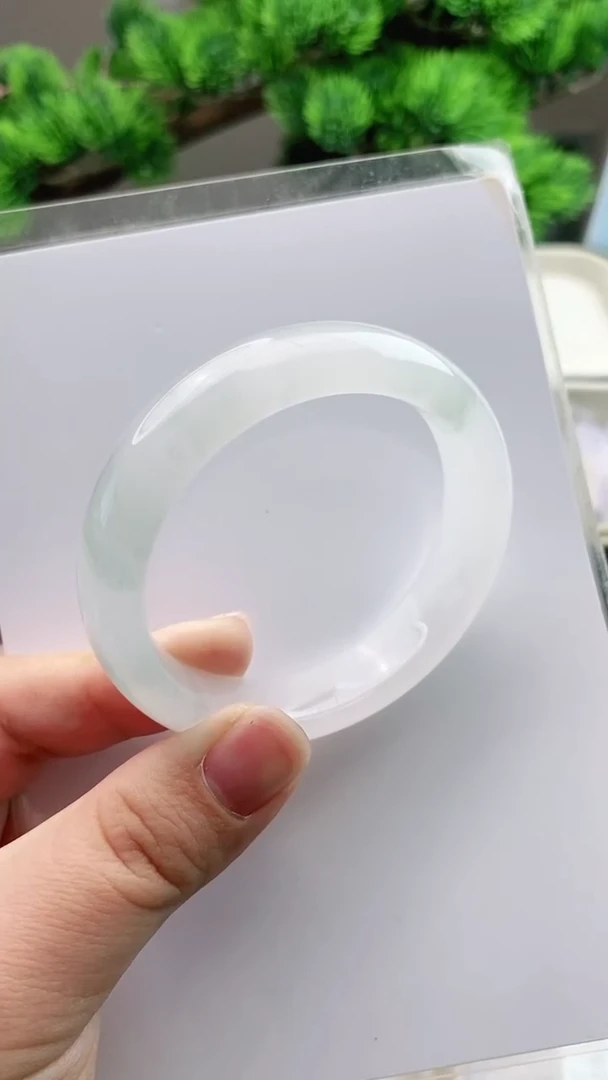 【闪购商品】石英质玉手镯未镶嵌52