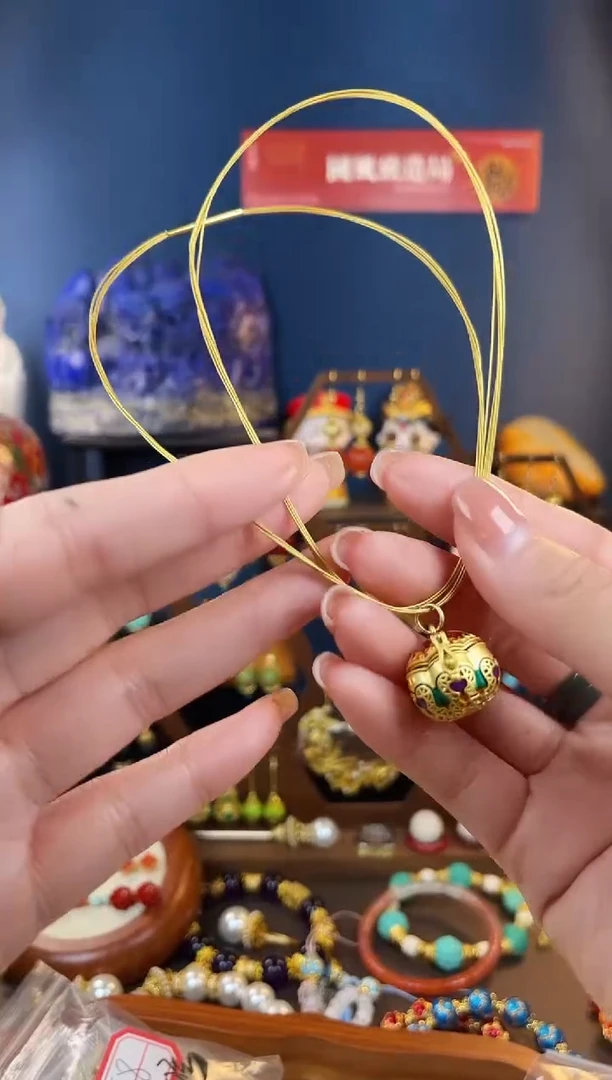 ，柿柿如意珐琅吊坠