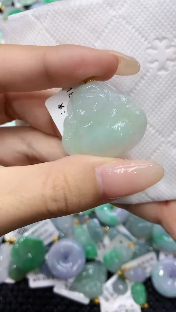 翡翠18K金镶嵌颈饰111111111111