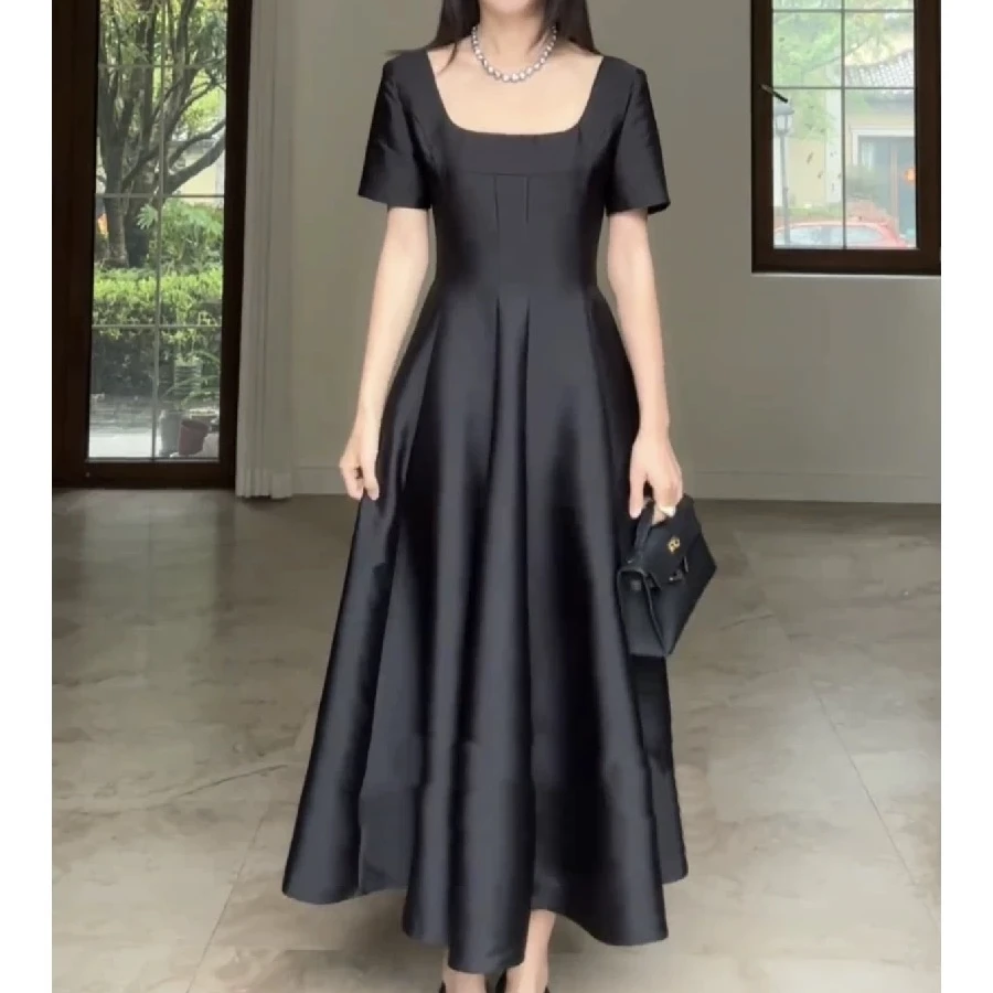 大码胖mm方领连衣裙赫本风遮肚长裙小黑裙显瘦黑色收腰修身半袖