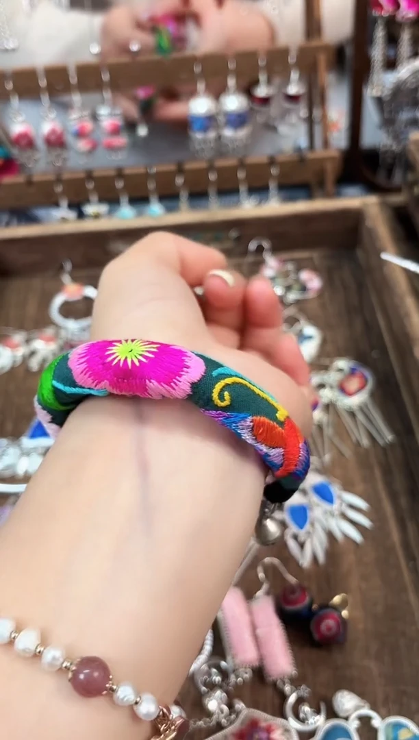 织绣民族风非遗老绣饰品178