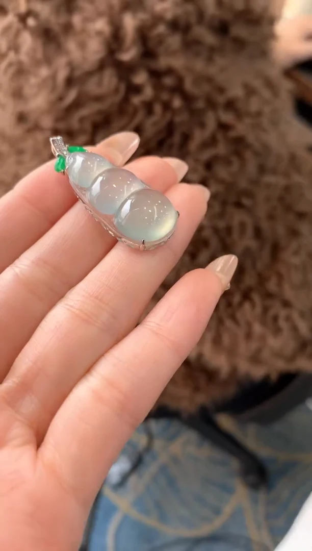 【闪购商品】翡翠吊坠(不含链)18K金镶嵌豆子