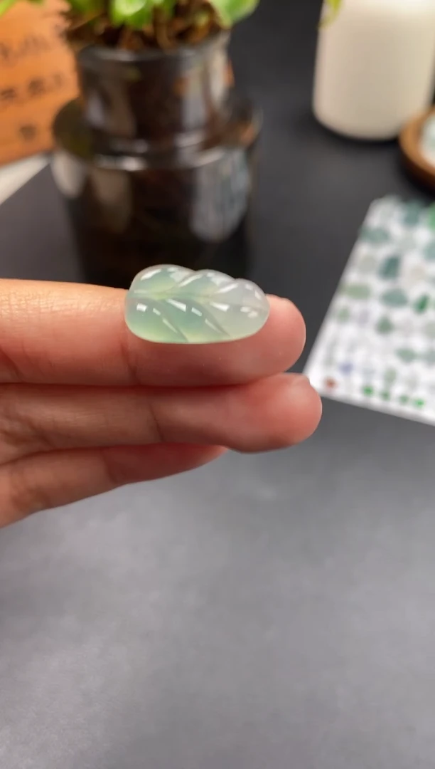 翡翠未镶嵌颈饰翡翠冰晴叶子