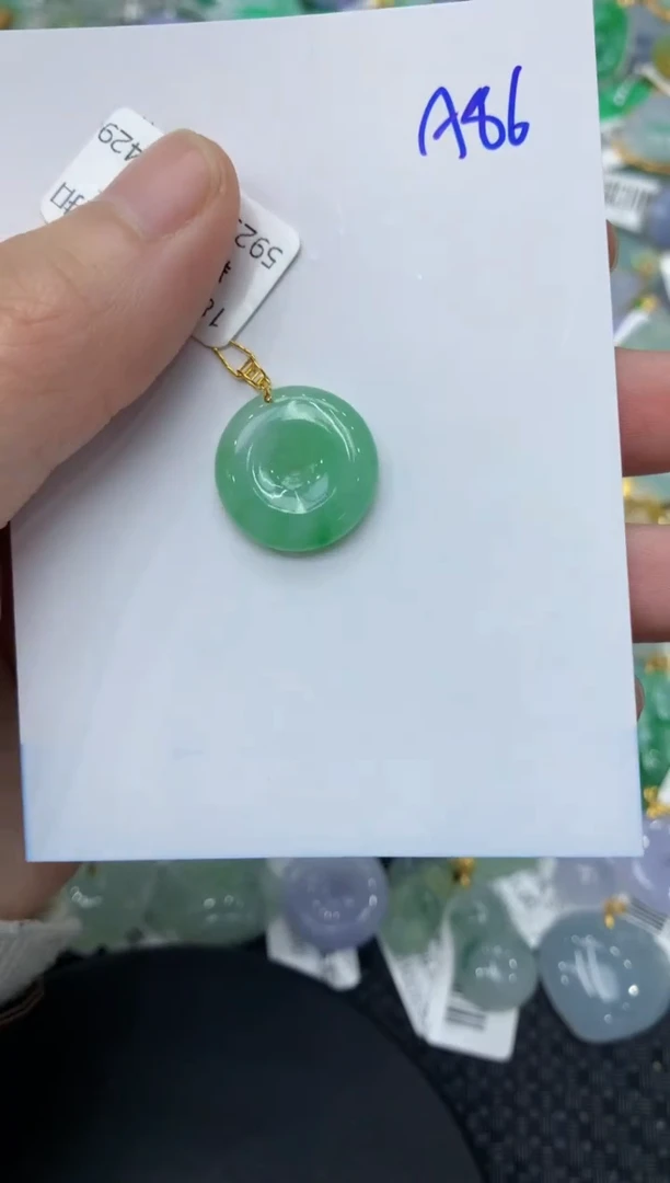 【闪购商品】翡翠颈饰18K金镶嵌11111111111
