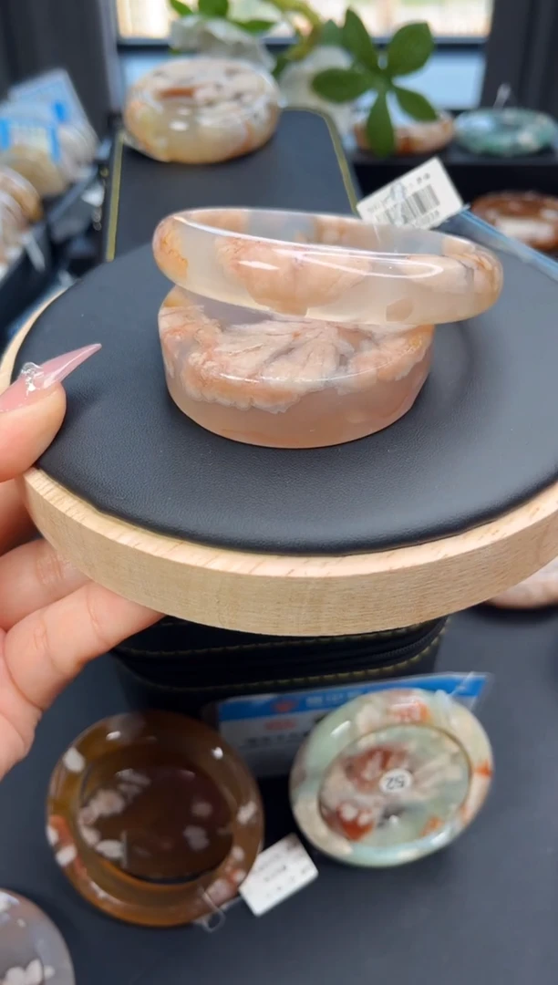 石英质玉手镯未镶嵌赠送镯心（圈口63