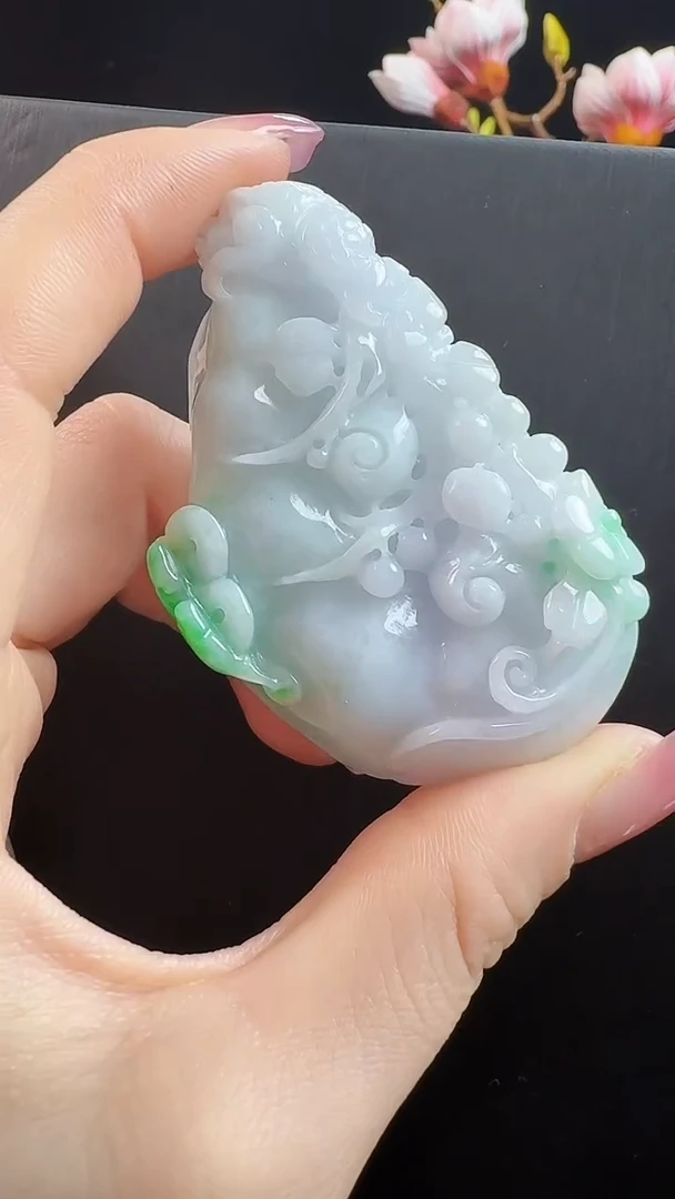 颈饰未镶嵌翡翠金蝉