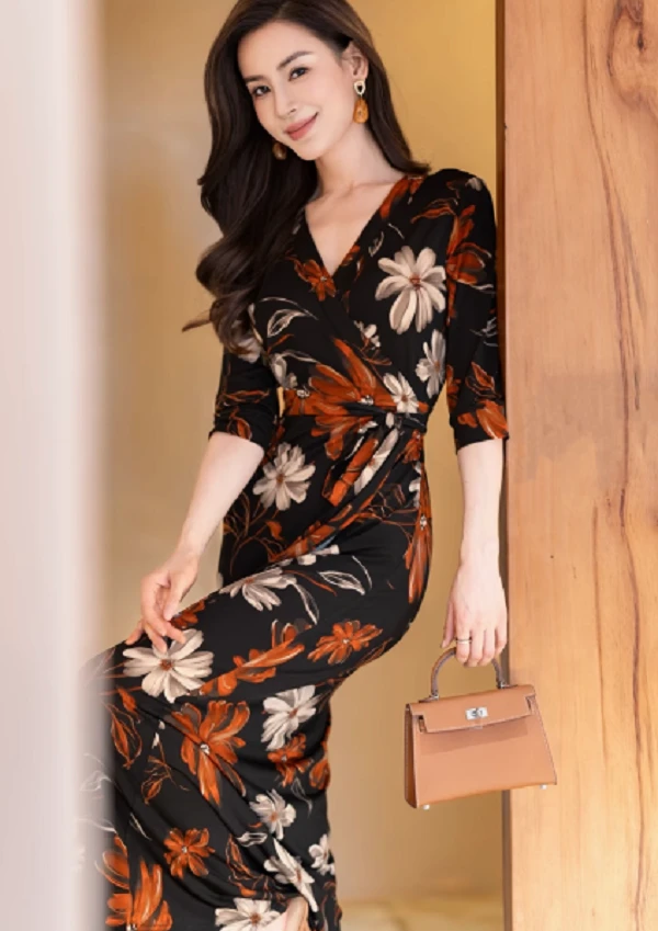 连衣裙法式修身裹身裙黑底焕花长款无领