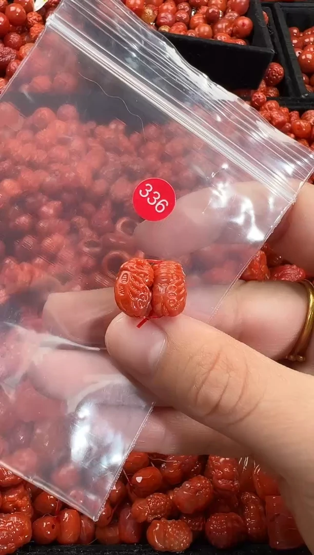 颈饰未镶嵌南红玛瑙1