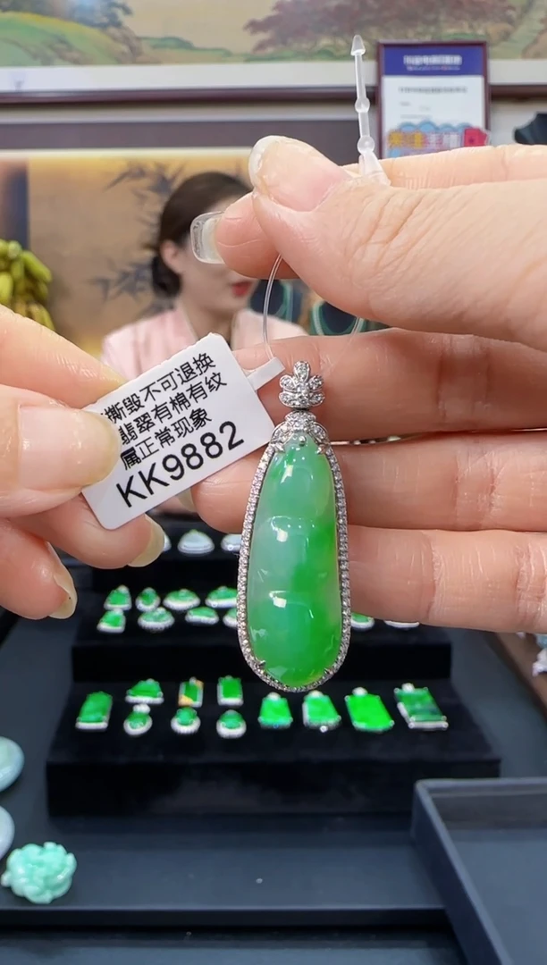 颈饰18K金镶嵌翡翠KK9882  富贵豆