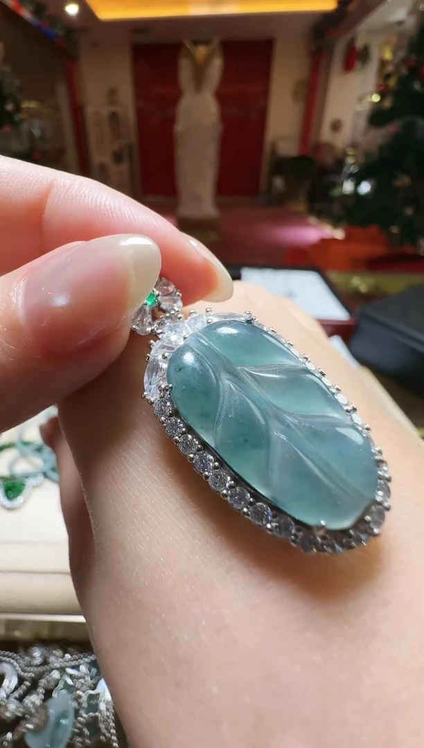 【闪购商品】翡翠吊坠(不含链)未镶嵌翡翠