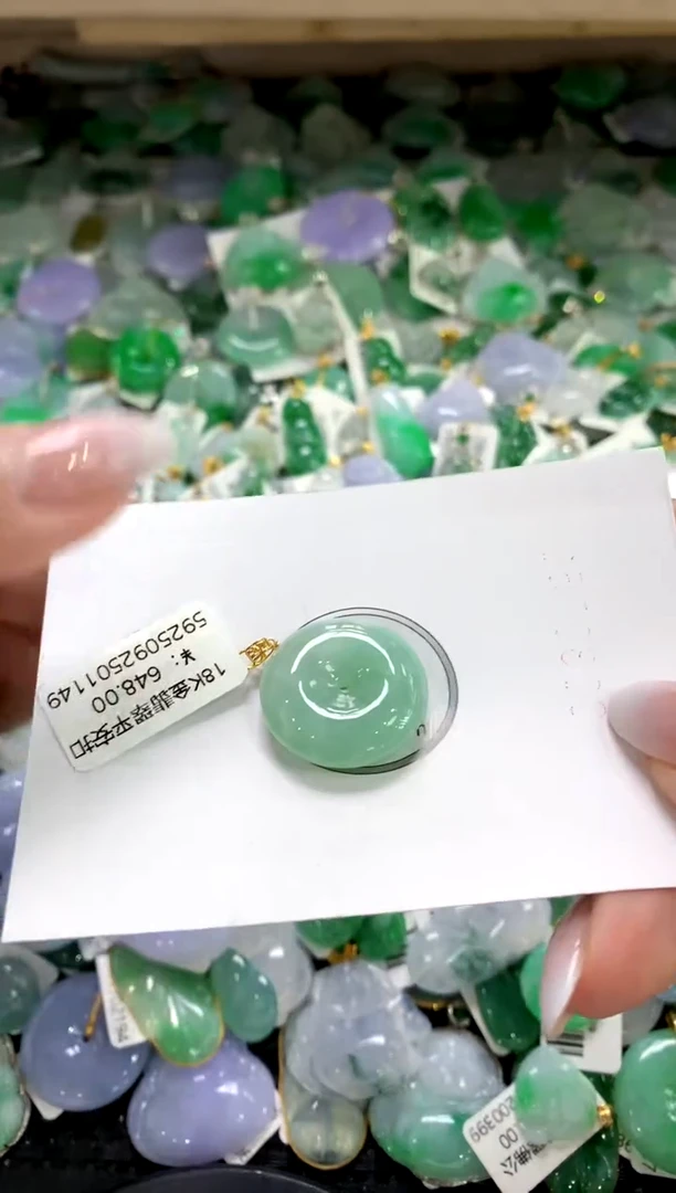 颈饰18K金镶嵌翡翠1111111111111111