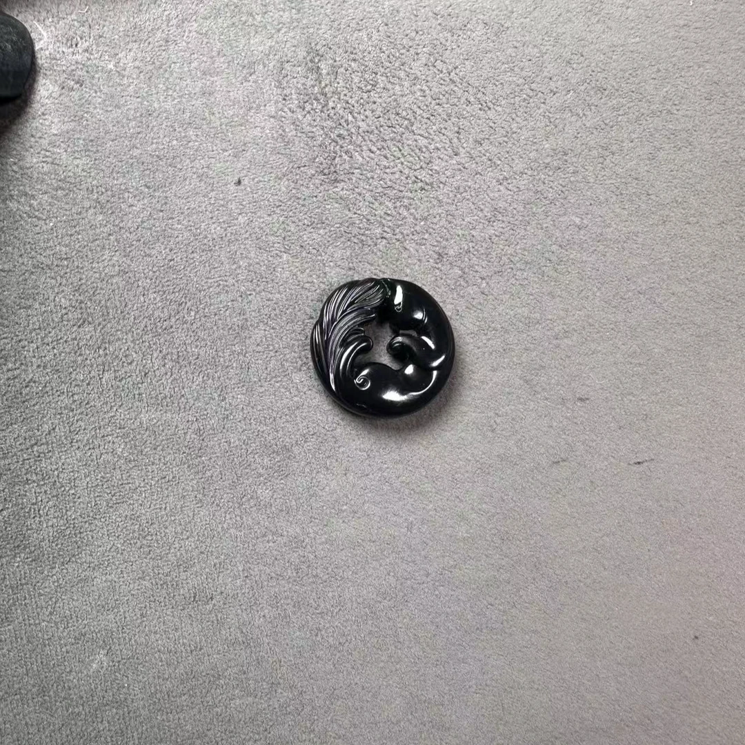 天然和田玉墨玉九尾狐