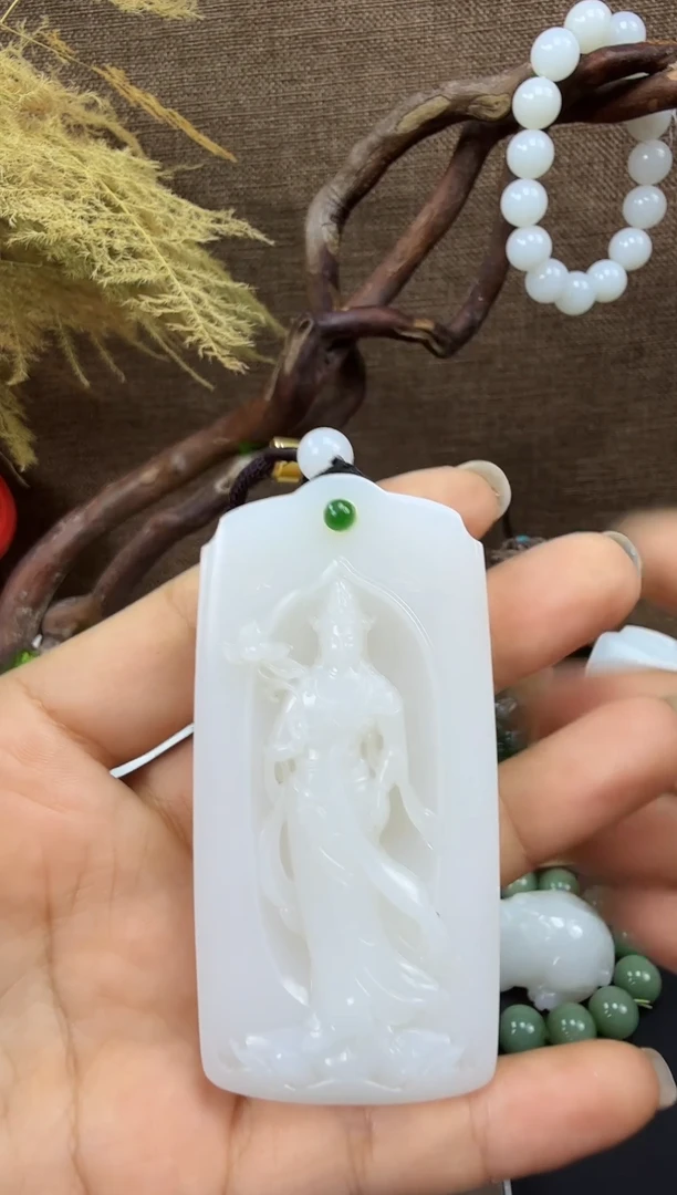 未镶嵌和田玉挂件芸*谦和田玉