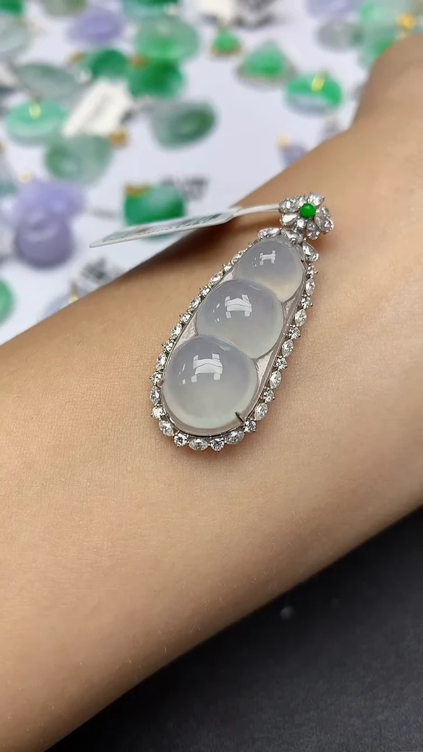 颈饰18K金镶嵌翡翠a货假一赔三支持复检百元上9元证书费自理