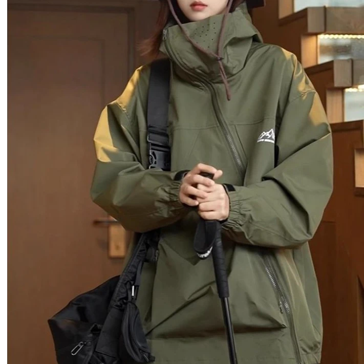 尖货甄选美式户外连帽冲锋衣外套女春秋季2025新款爆款防水登山服