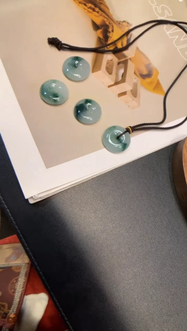 颈饰未镶嵌翡翠平安扣 多样性发一件