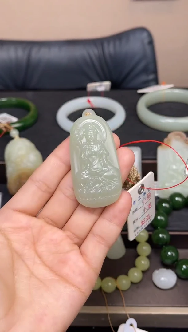 吊坠(不含链)未镶嵌和田玉且末青白 观音9008265
