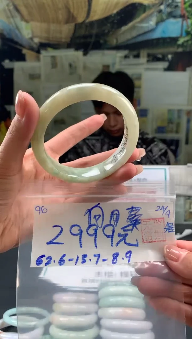 未镶嵌手镯翡翠向**?翡翠手镯 下单联系小耳机#96
