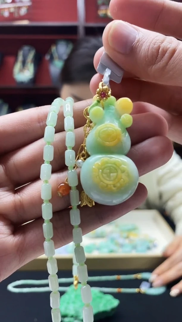 颈饰未镶嵌翡翠吊坠