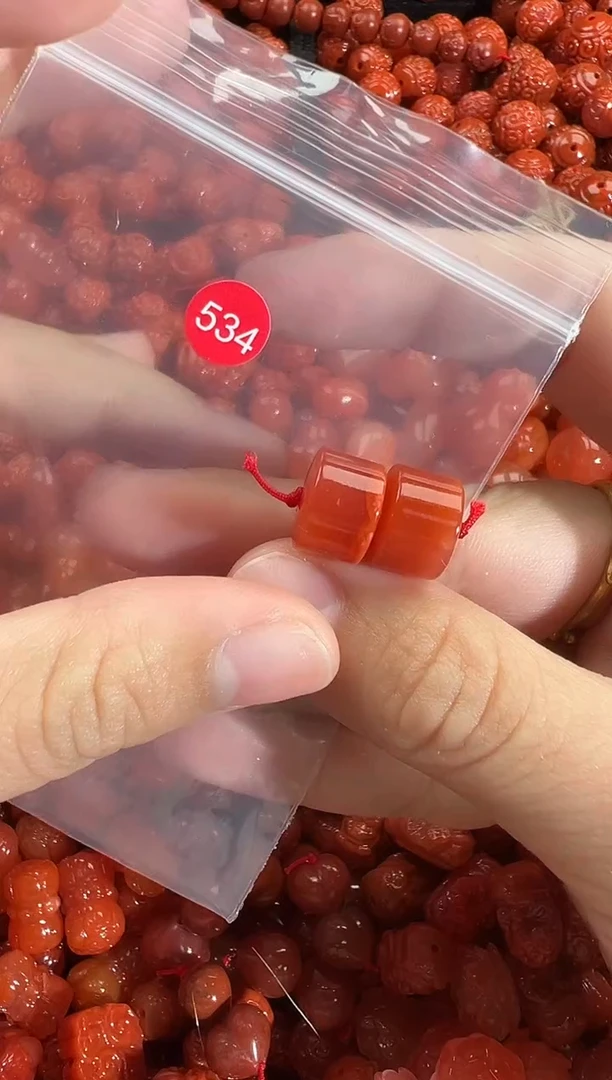 颈饰未镶嵌南红玛瑙1