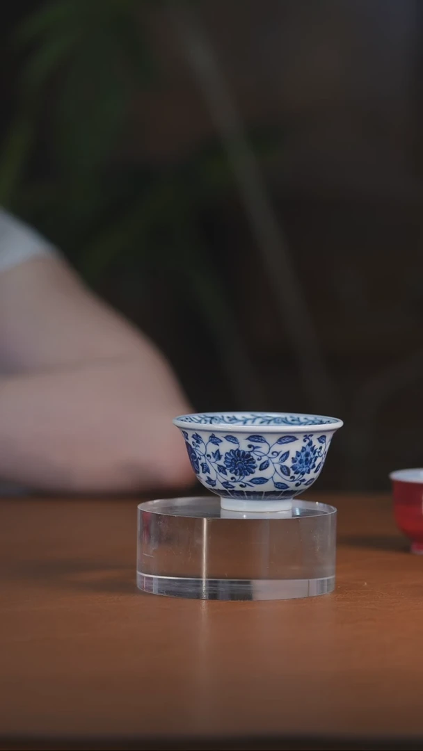 元青花缠枝牡丹压手杯