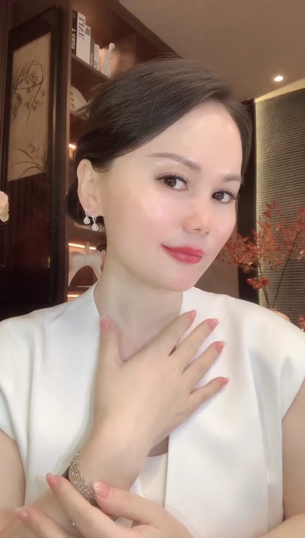 18K金镶嵌耳饰钻石C39 多样性发货一件