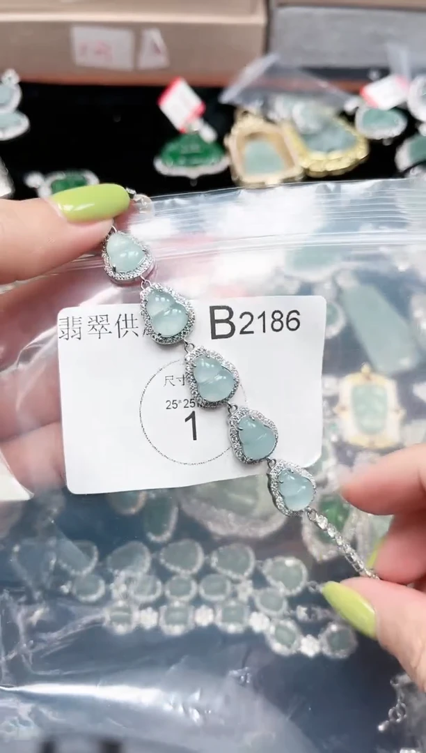 【闪购商品】翡翠颈饰未镶嵌2186赠皮绳