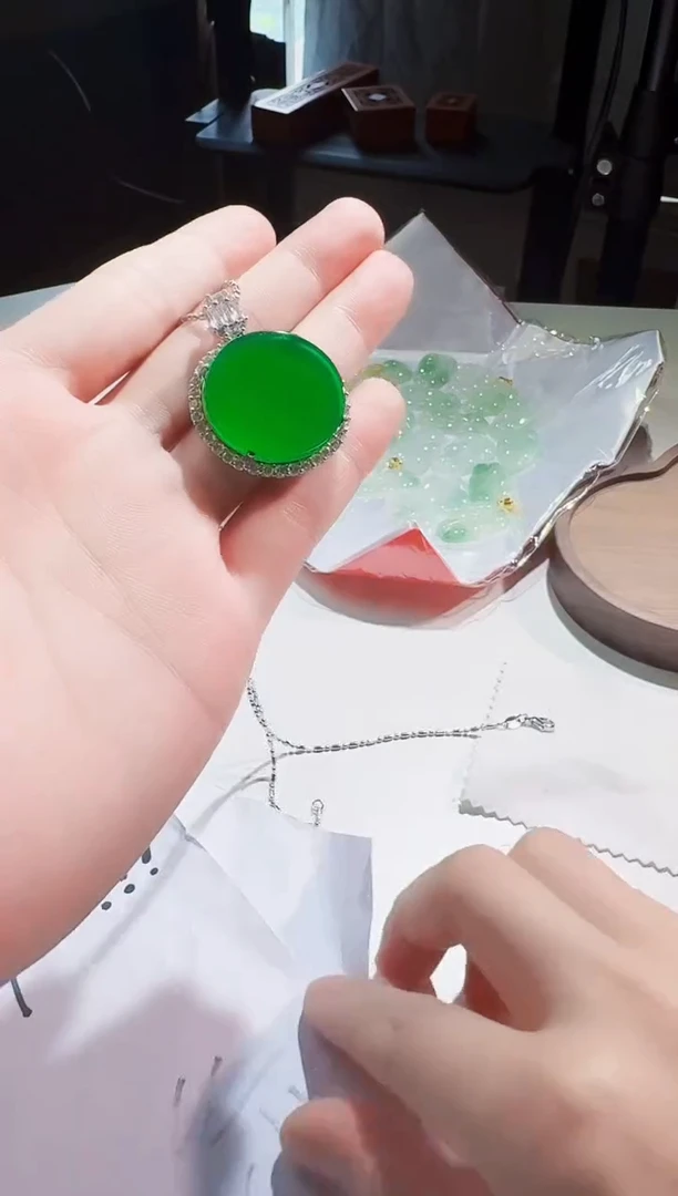 玛瑙/玉髓吊坠(赠链)14K金镶嵌天然玉髓吊坠精致百搭（多样性发货）