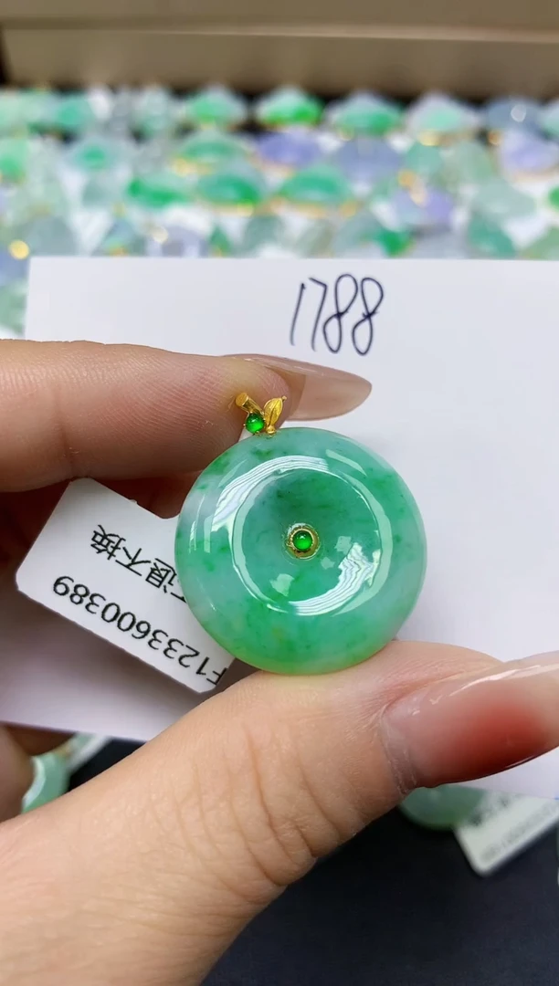 翡翠18K金镶嵌颈饰 天然缅甸翡翠A货