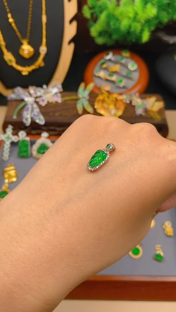 【闪购商品】翡翠吊坠(不含链)银S925镶嵌树叶吊坠