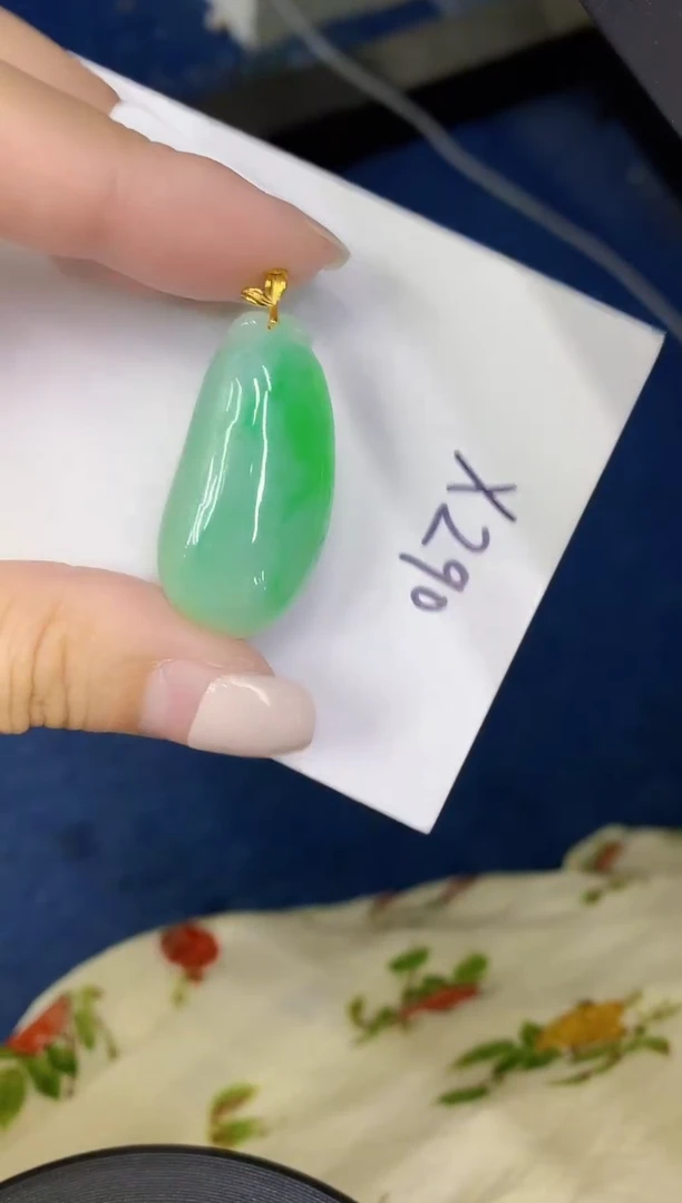 颈饰18K金镶嵌翡翠缅甸天然翡翠A货