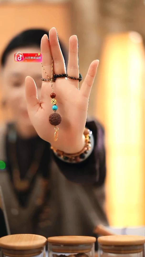 泥塑颜若玫华龙珠挂坠