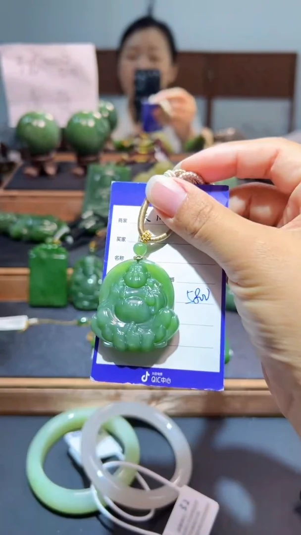 颈饰未镶嵌和田玉（碧玉）1