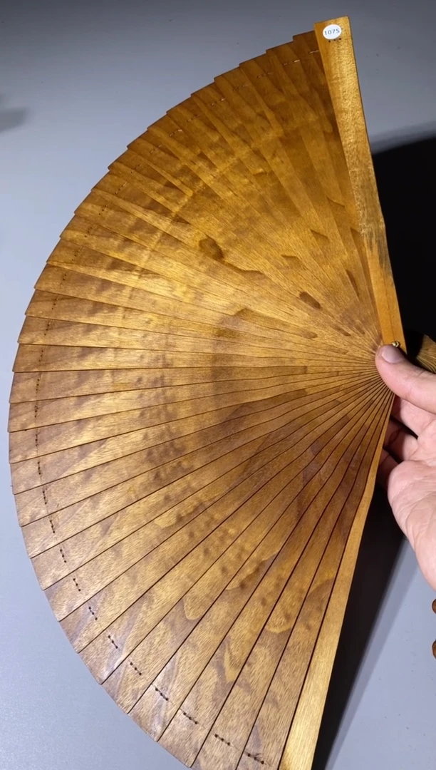 【闪购商品】金丝楠木雕107号26cm精品金丝楠扇子