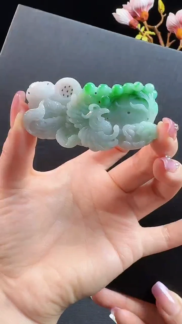 颈饰未镶嵌翡翠如意