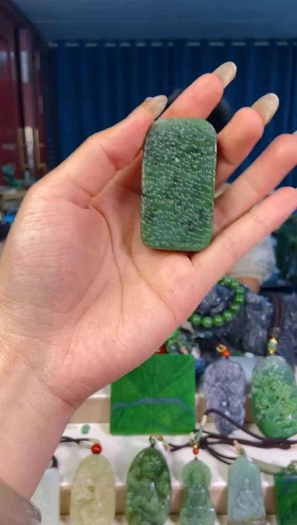 和田玉未镶嵌颈饰1