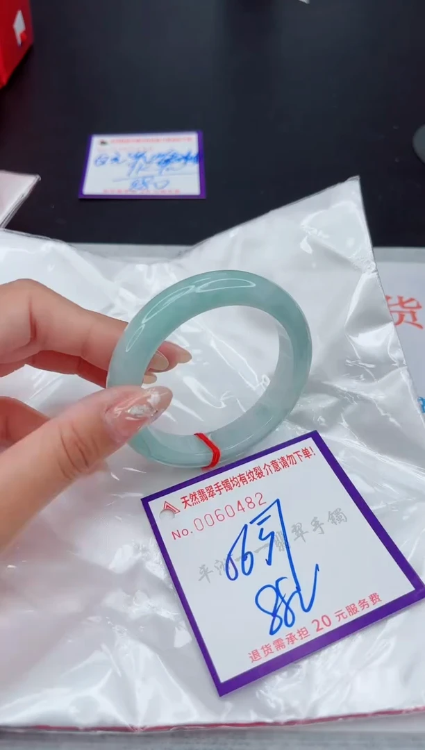 翡翠手镯未镶嵌1
