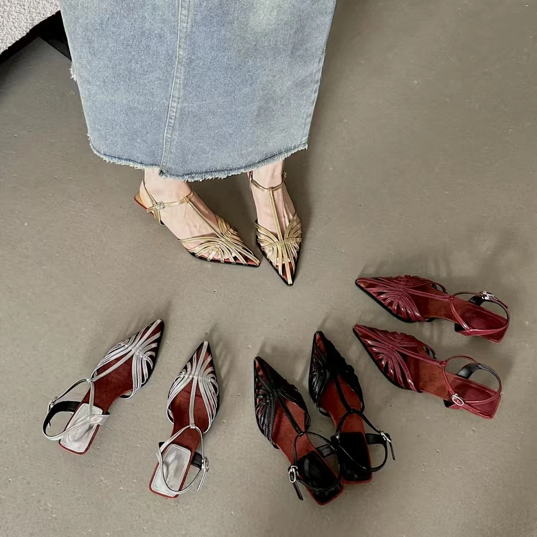 2025春夏新款法式复古尖头中跟时尚百搭软皮小众设计感猫跟凉鞋女