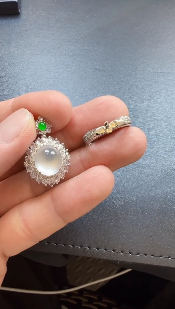 【闪购商品】翡翠吊坠(不含链)18K金镶嵌高冰蛋面吊坠戒指两用款