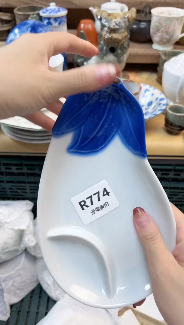 瓷片小*懒   774