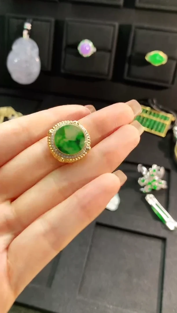 【闪购商品】翡翠颈饰18K金镶嵌吊坠