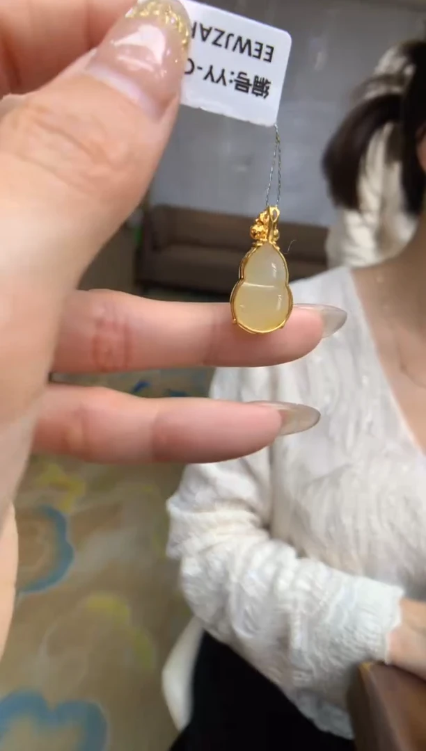 【闪购商品】翡翠颈饰18K金镶嵌葫芦
