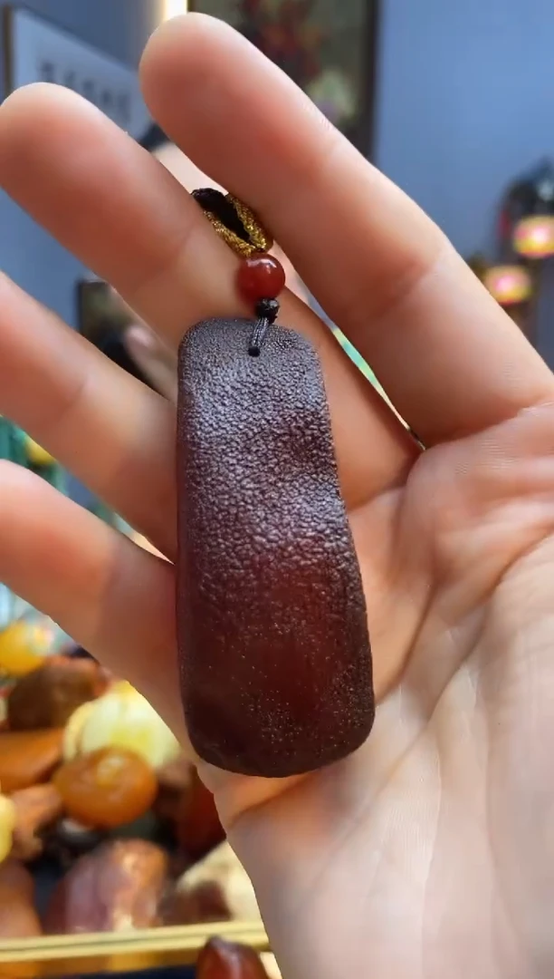 未镶嵌颈饰琥珀吊坠