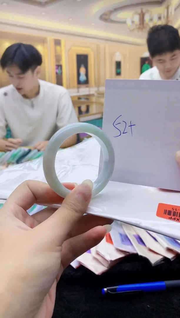 翡翠手镯未镶嵌AAAAA