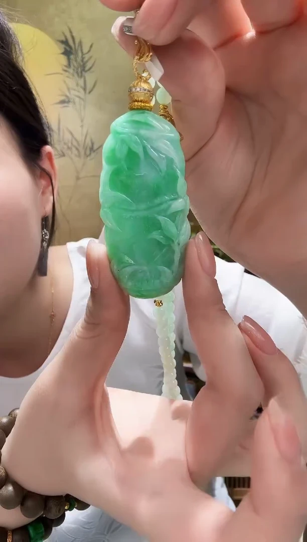 颈饰未镶嵌翡翠吊坠